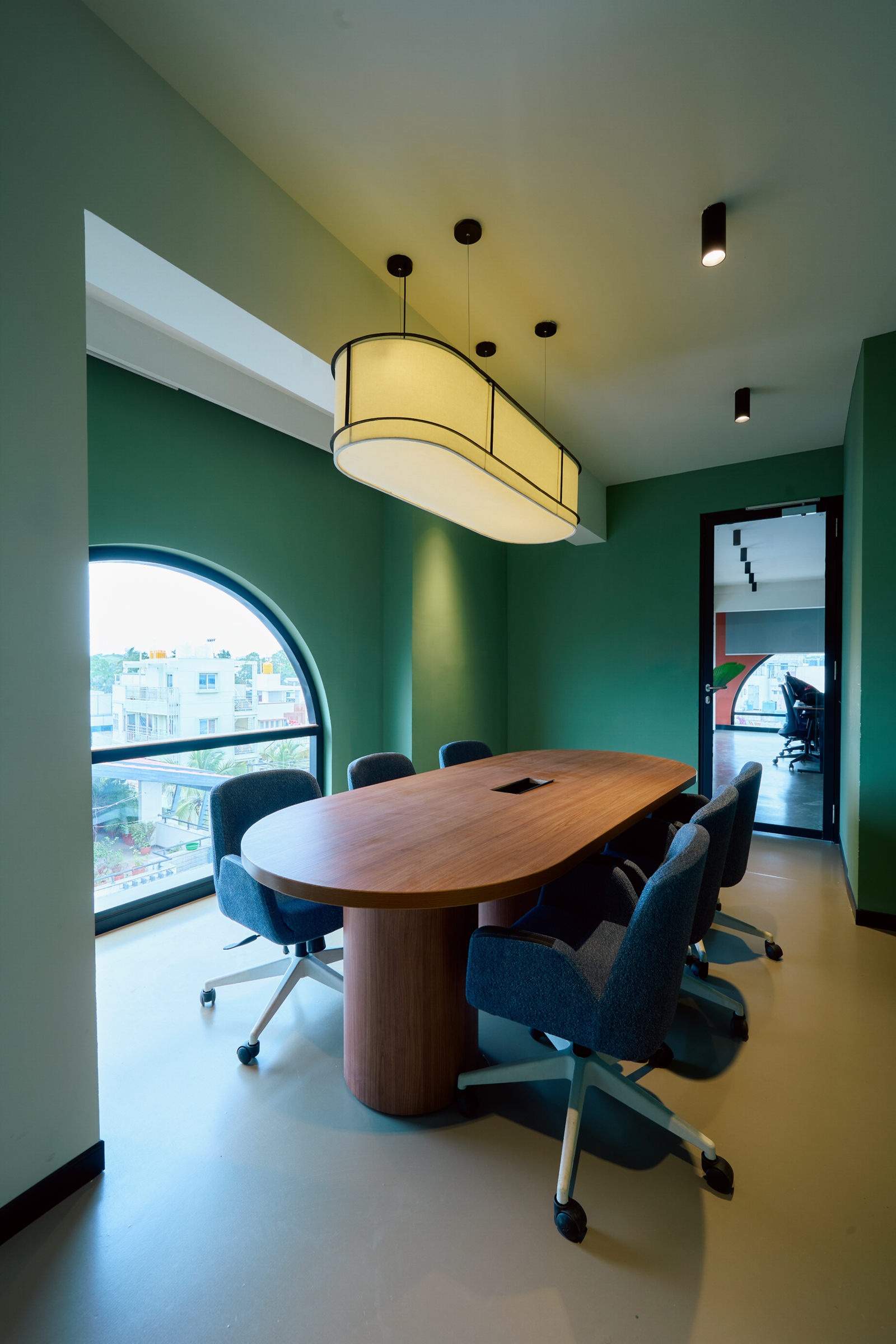 Frame 2085662175